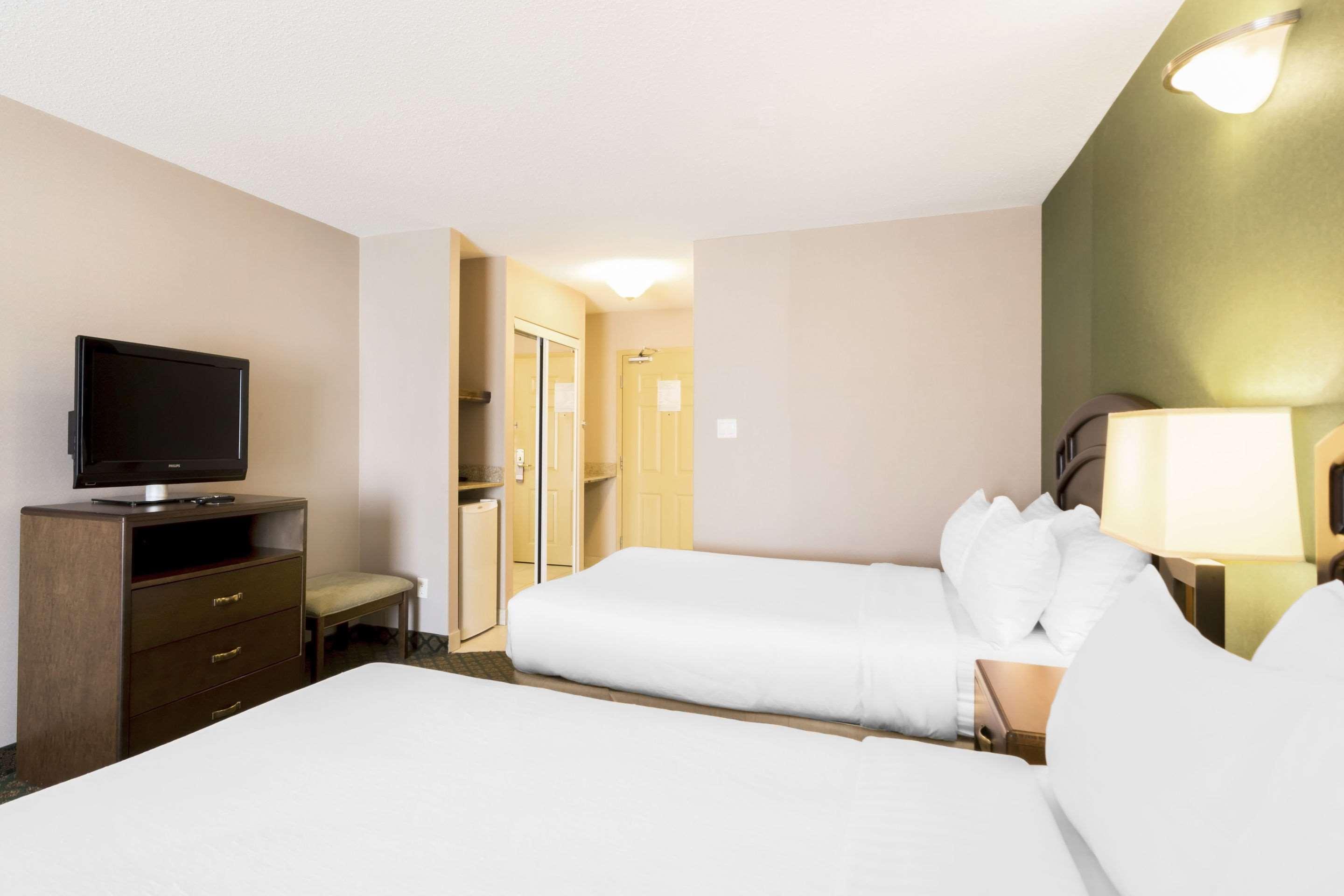 Clarion Hotel & Conference Centre Шервуд-Парк Экстерьер фото