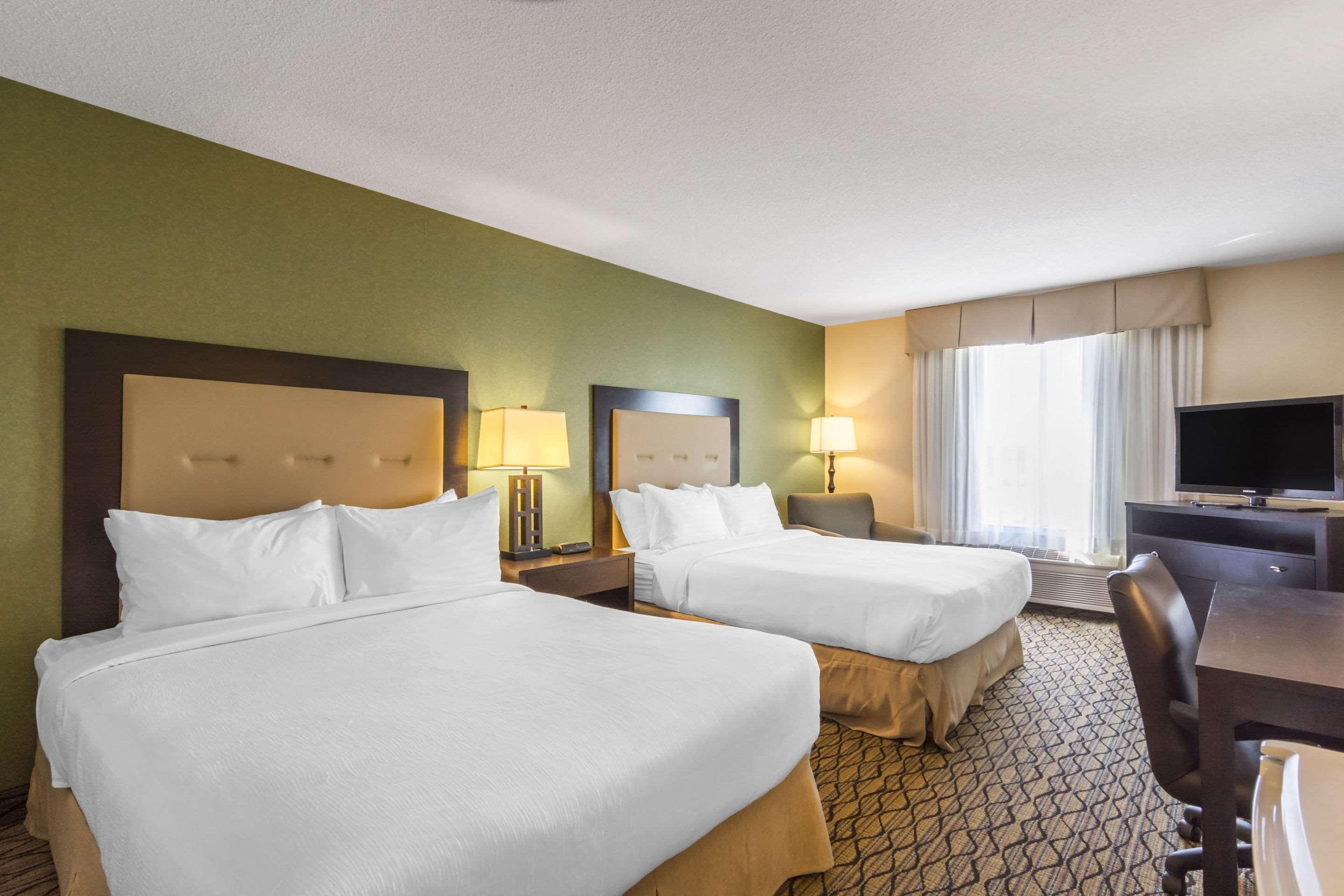 Clarion Hotel & Conference Centre Шервуд-Парк Экстерьер фото
