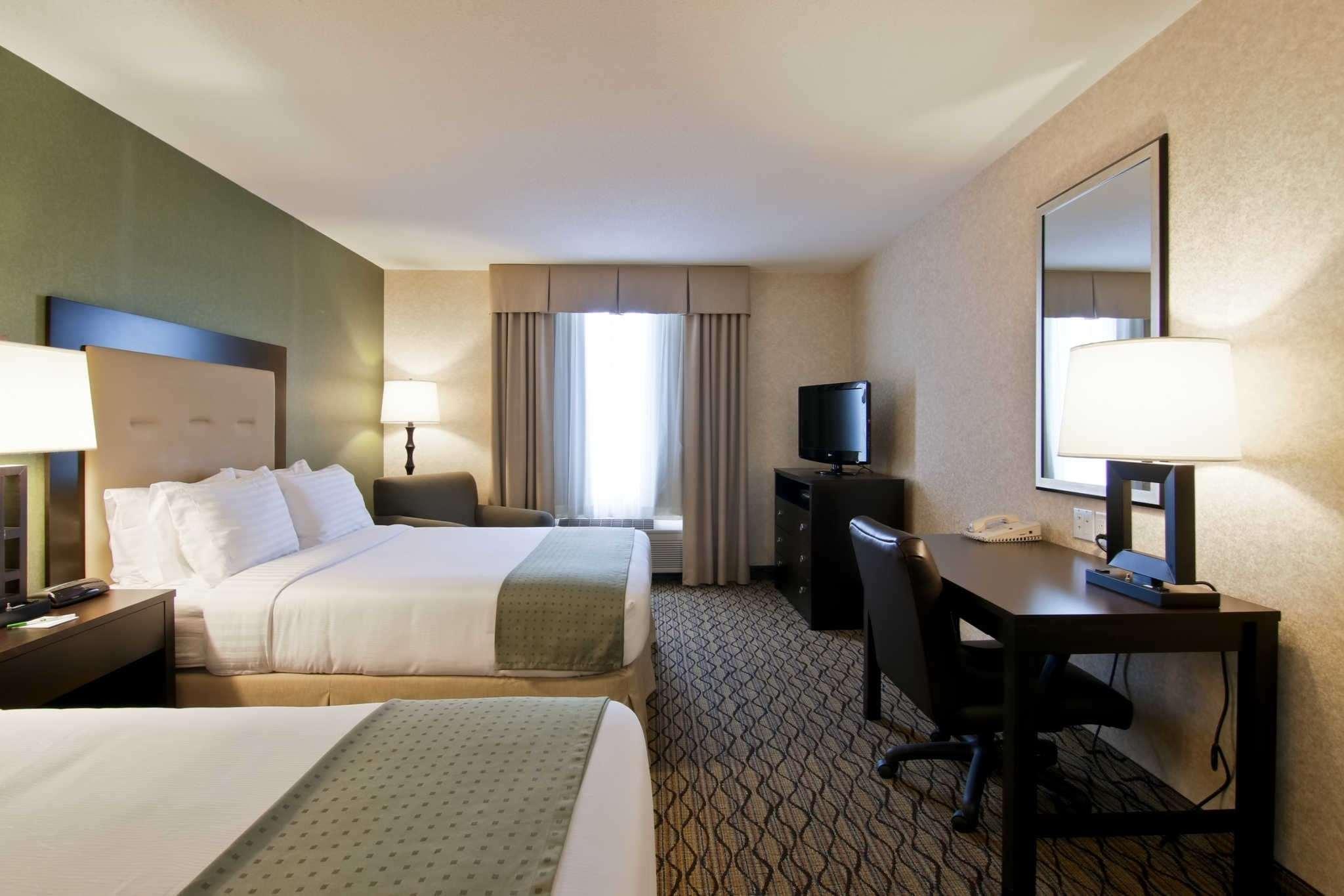 Clarion Hotel & Conference Centre Шервуд-Парк Экстерьер фото