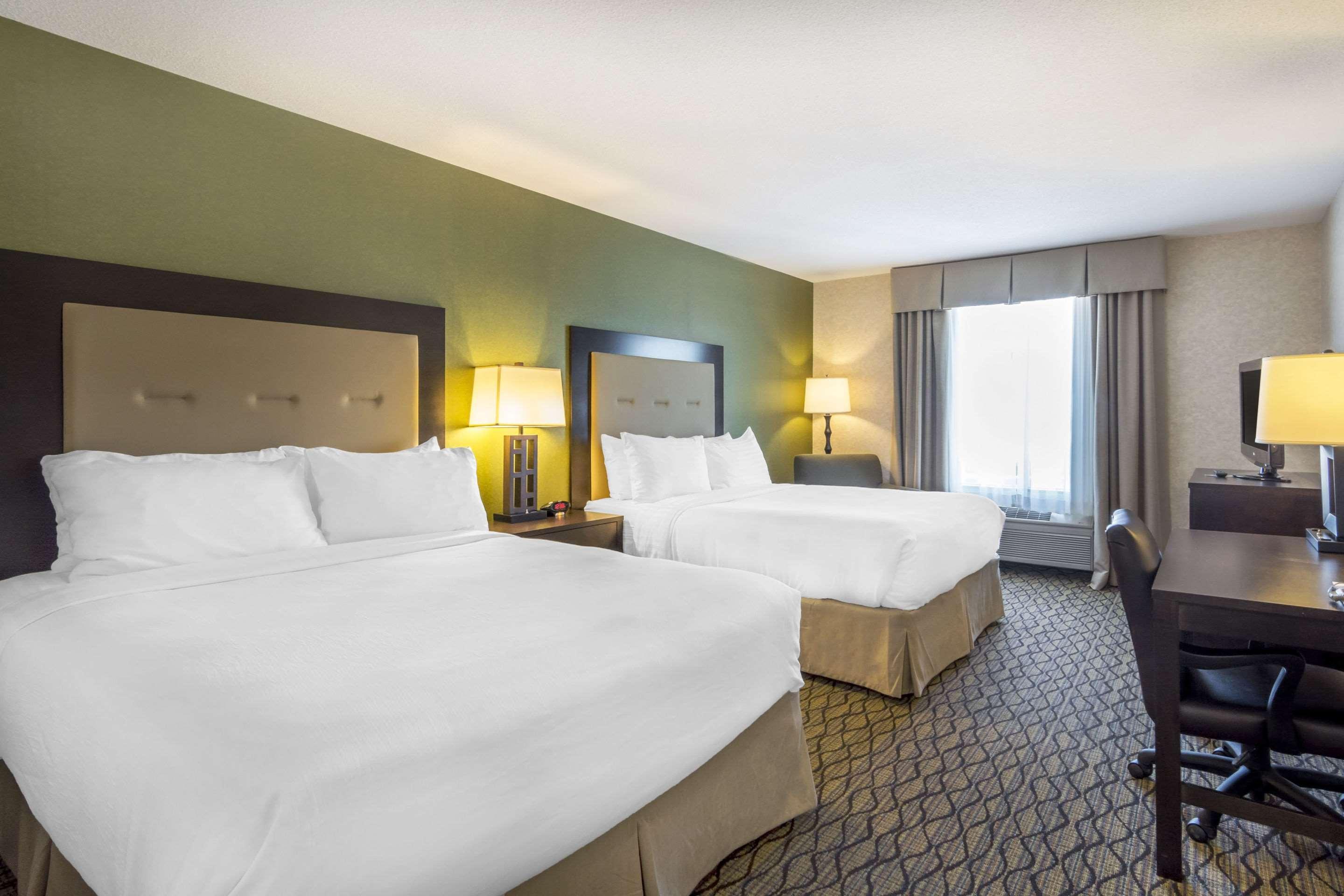 Clarion Hotel & Conference Centre Шервуд-Парк Экстерьер фото