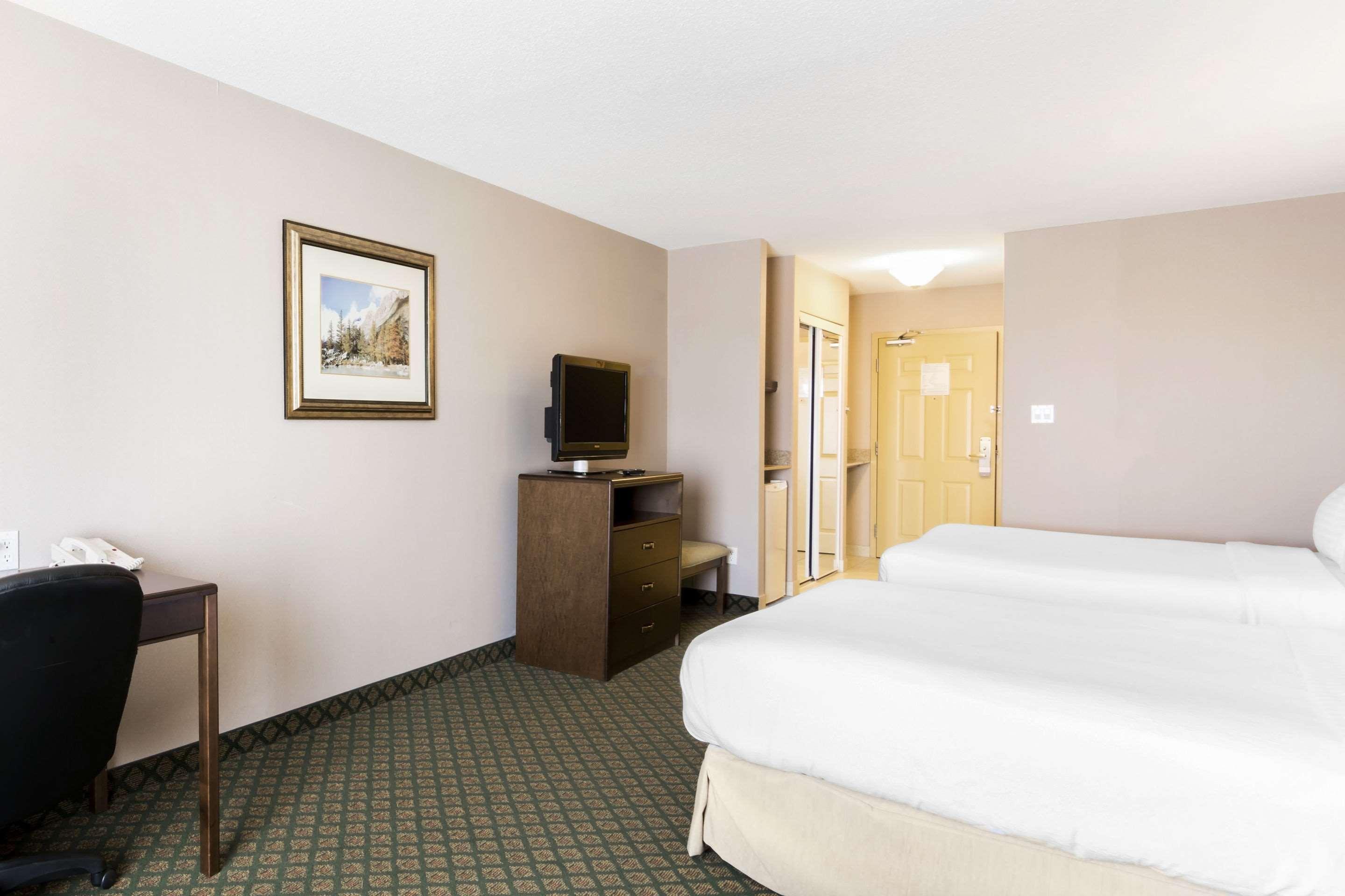 Clarion Hotel & Conference Centre Шервуд-Парк Экстерьер фото