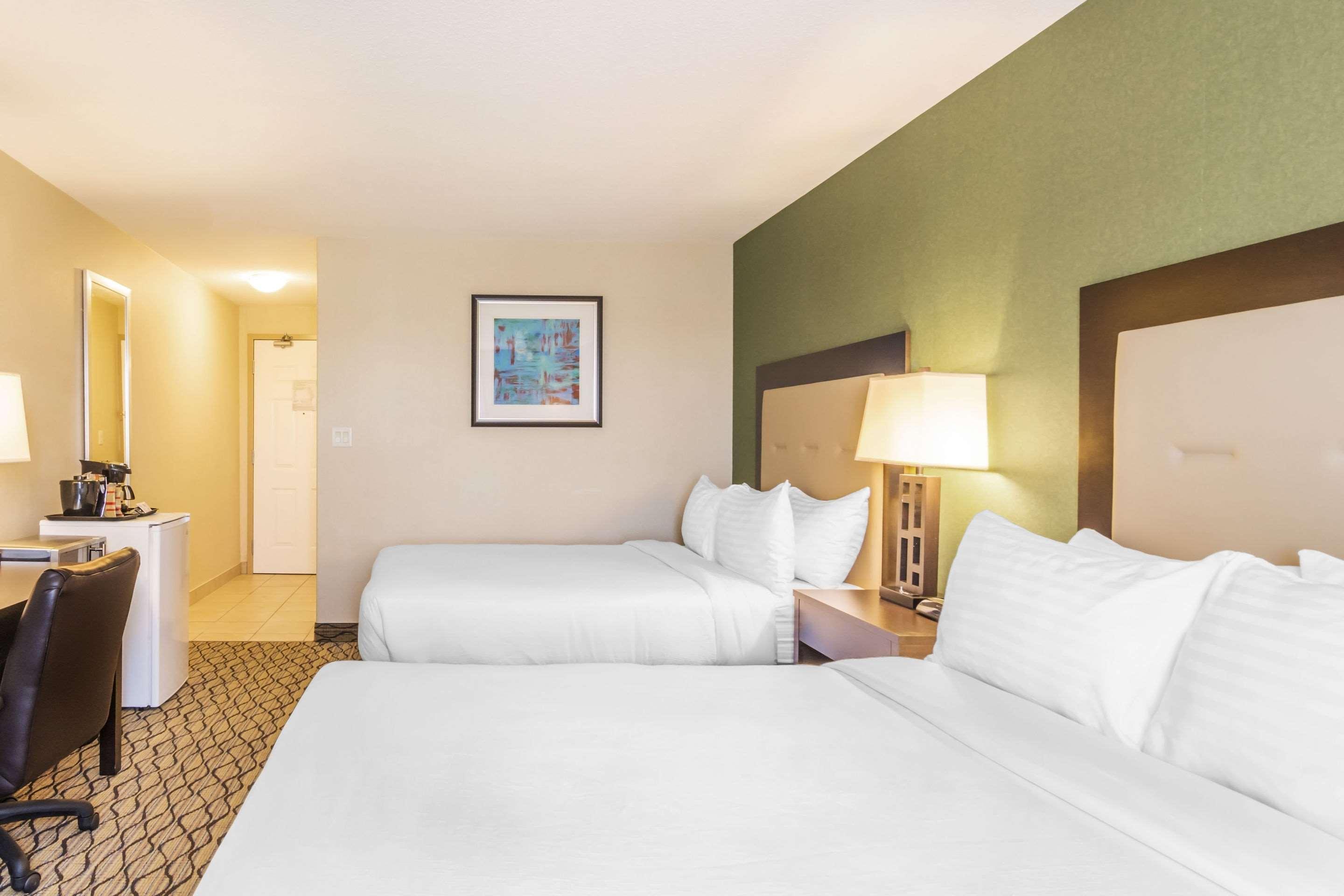 Clarion Hotel & Conference Centre Шервуд-Парк Экстерьер фото